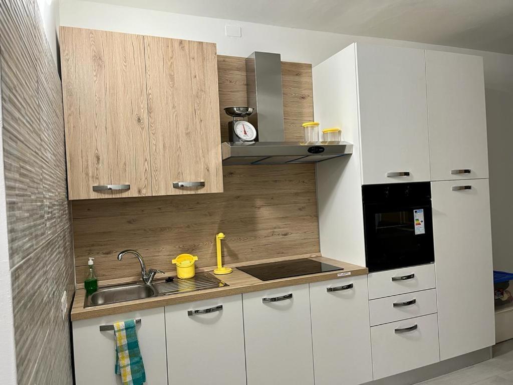 Einaudi Apartment Cologno Monzese Eksteriør billede