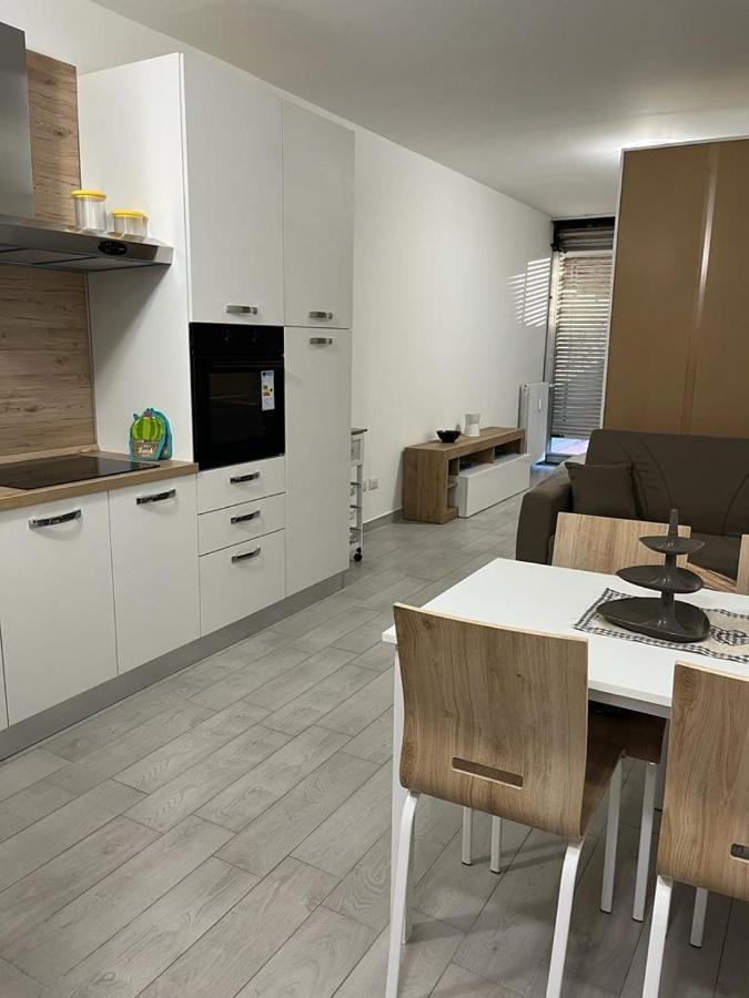 Einaudi Apartment Cologno Monzese Eksteriør billede