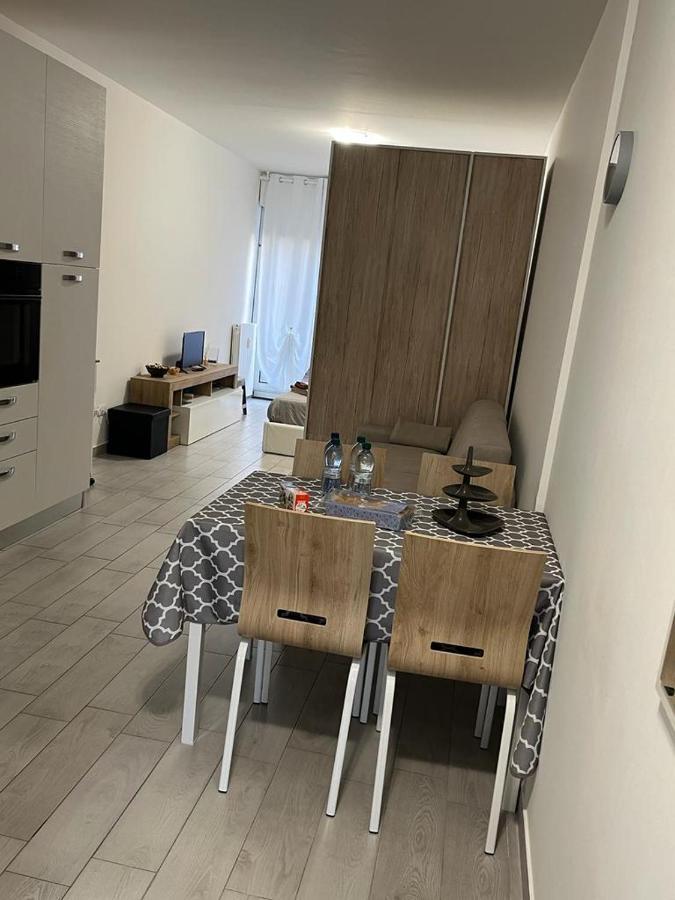 Einaudi Apartment Cologno Monzese Eksteriør billede