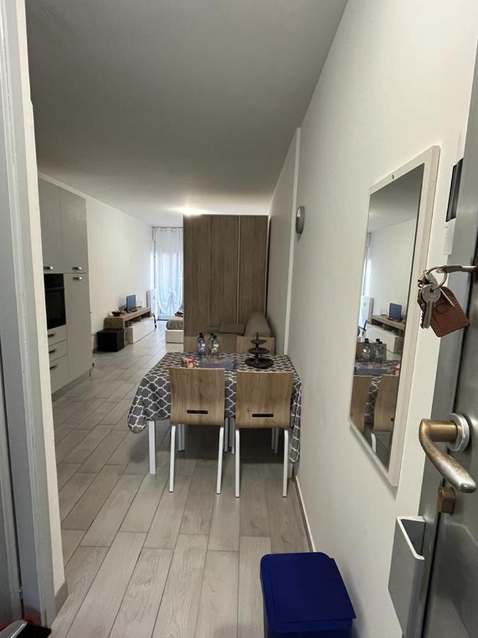 Einaudi Apartment Cologno Monzese Eksteriør billede
